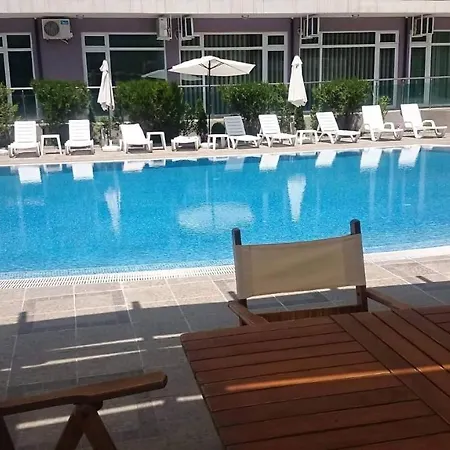 Family In Solmarin * Σάνι Μπιτς