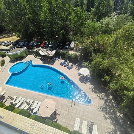 Family In Solmarin Daire *