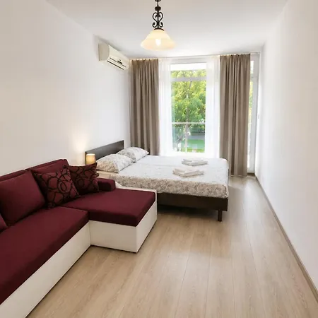 Apartment Family In Solmarin *